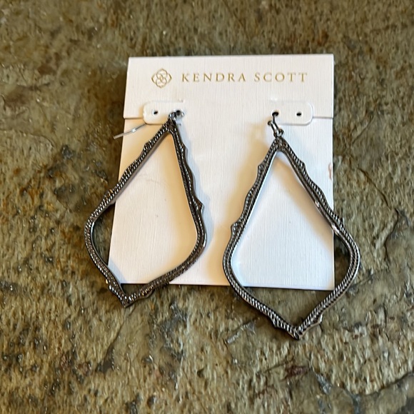 Kendra Scott gunmetal earrings new sophea drop - Picture 2 of 2